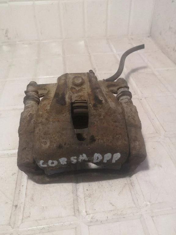 Front brake caliper – front right