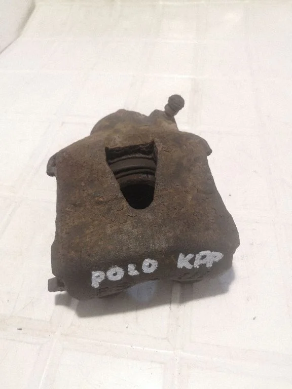 Zacisk hamulcowy przedni – Volkswagen Polo (2002-2005)