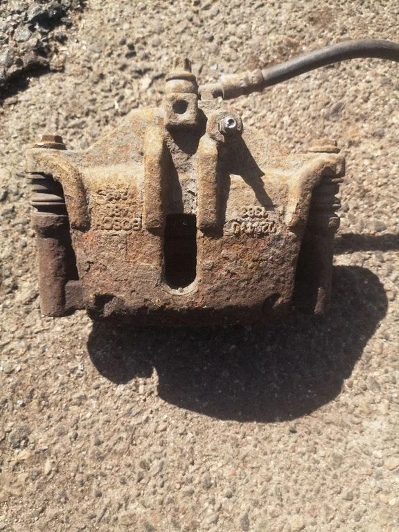 Zacisk hamulcowy przedni 0204Y0 – Opel Agila A (2000-2007)