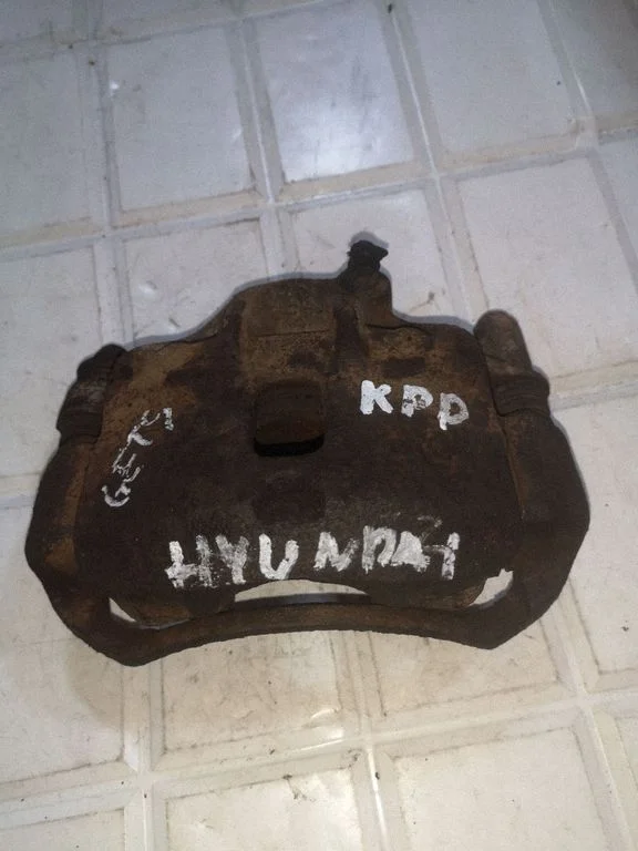 Front brake caliper – front left