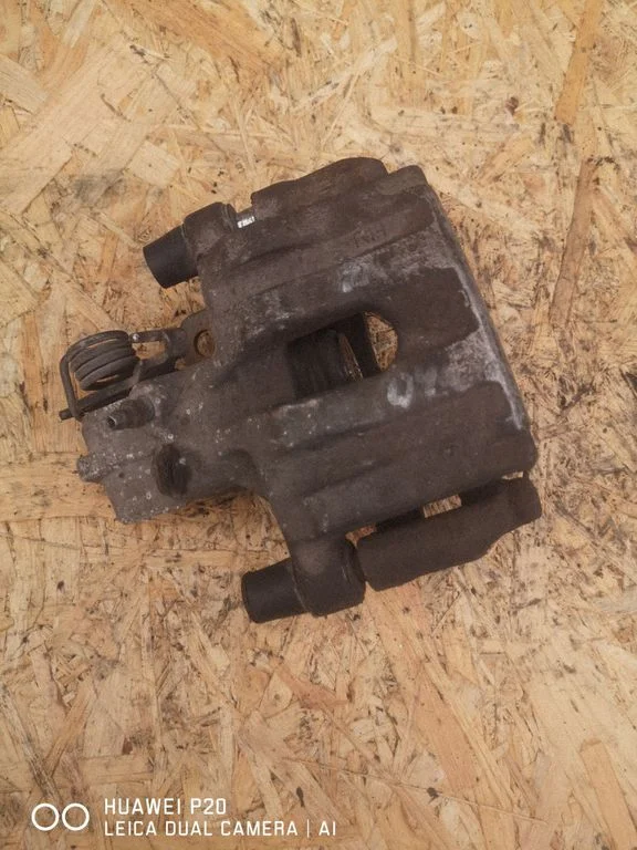 Front brake caliper – Mitsubishi Space Star (1998-2005)