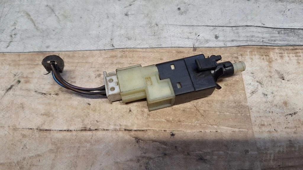 Brake pedal sensor switch