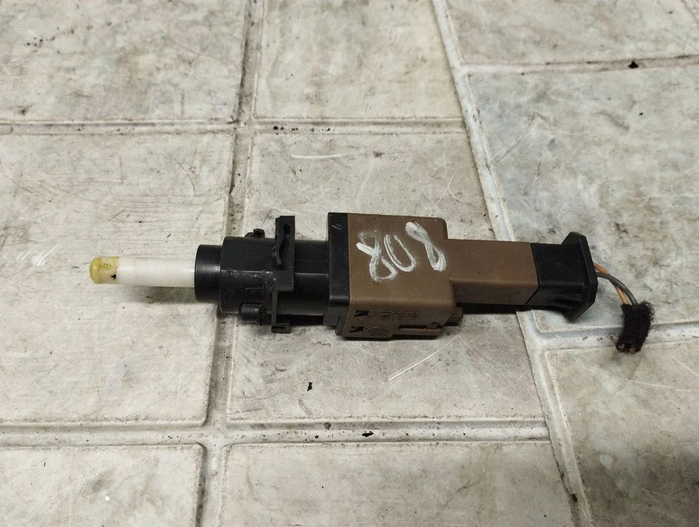 Brake pedal sensor switch 46840511