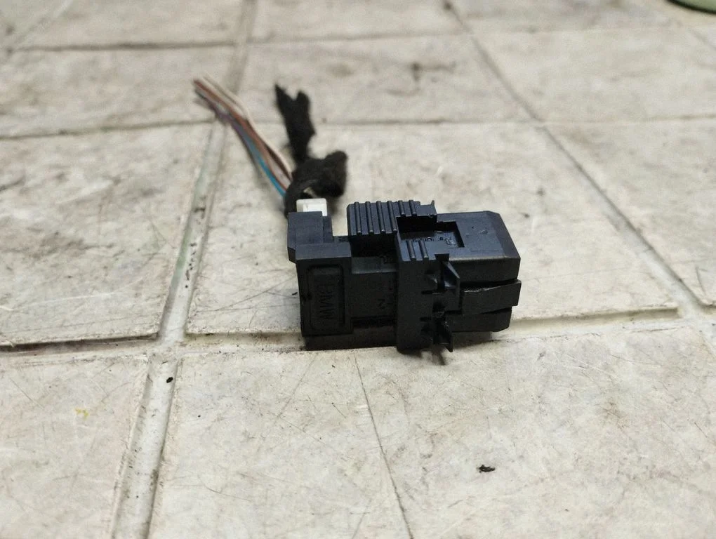 Brake pedal sensor switch – BMW 1 Series E81 E87 (2004-2011)