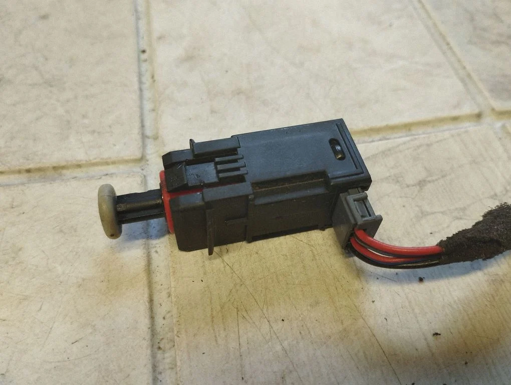 Brake pedal sensor switch – Opel Astra H (2004-2012)