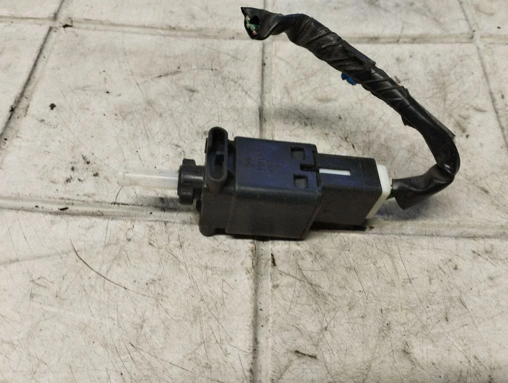 Brake pedal sensor switch – Mazda 6 (2002-2008)