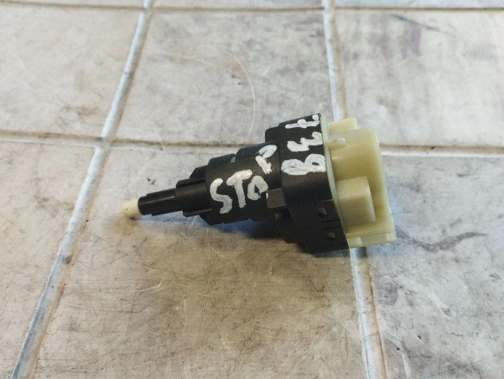 Brake pedal sensor switch – Audi A4 S4 B6 8E 8H (2001-2005)