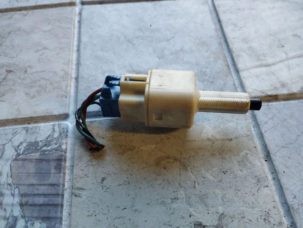 Brake pedal sensor switch