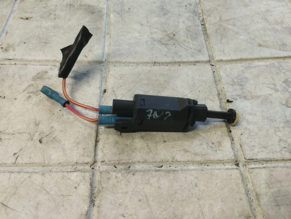 Brake pedal sensor switch 1009450001