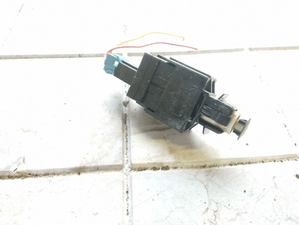 Brake pedal sensor switch – Volvo S80 (1999-2003)