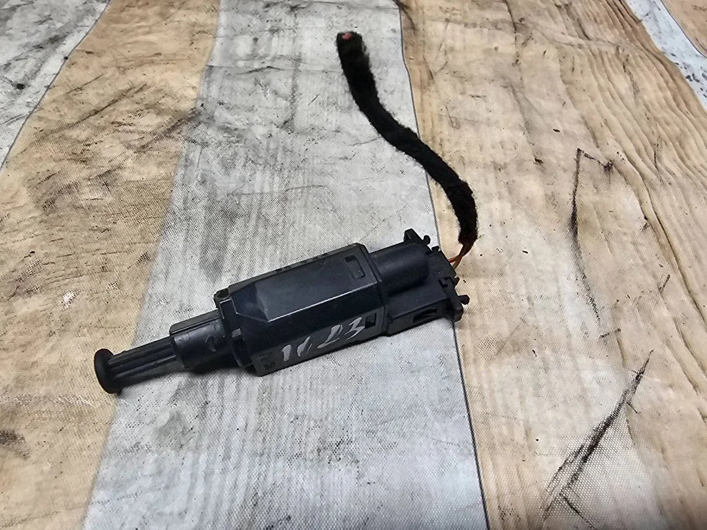 Brake pedal sensor switch 927189D