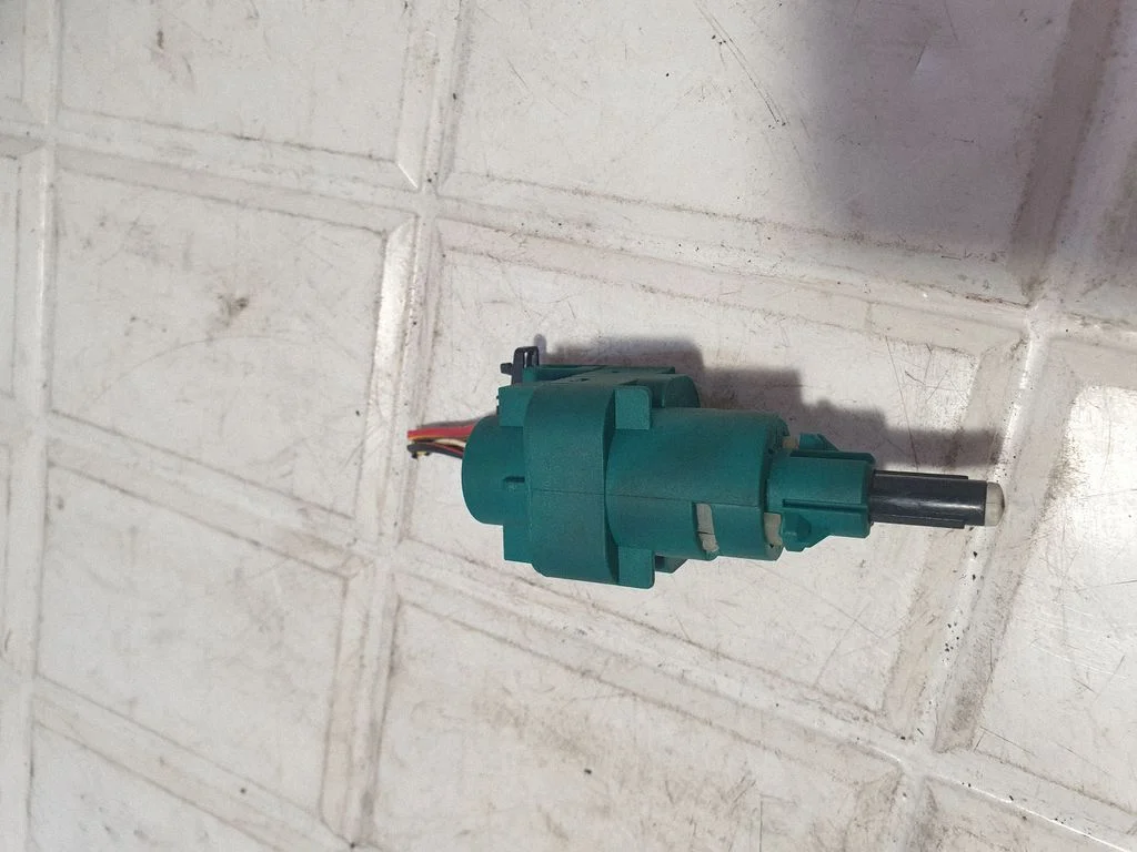 Brake pedal sensor switch V10730157