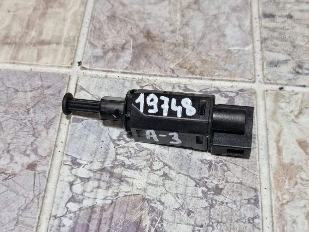 Brake pedal sensor switch 927189D