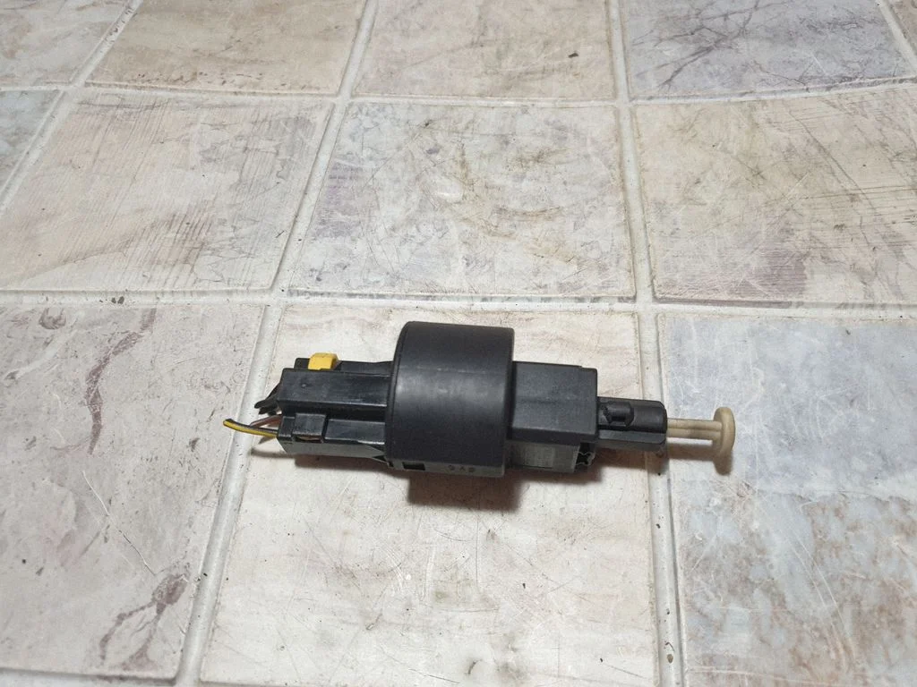 Brake pedal sensor switch – Opel Astra G (1998-2009)