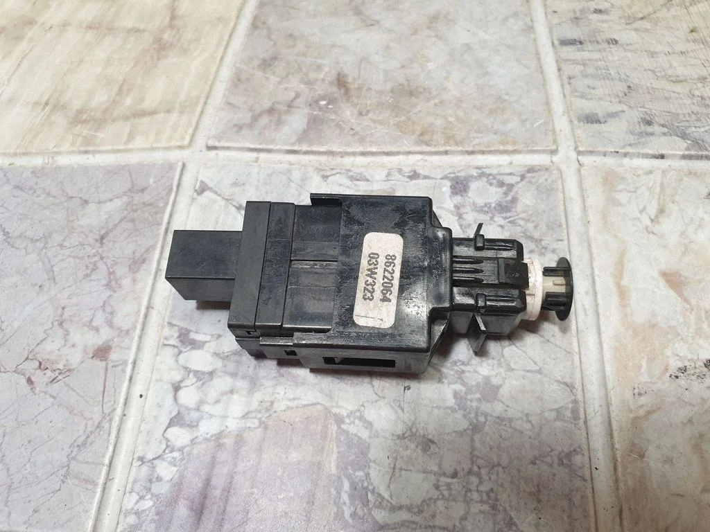 Brake pedal sensor switch – Volvo V70 (2000-2004)