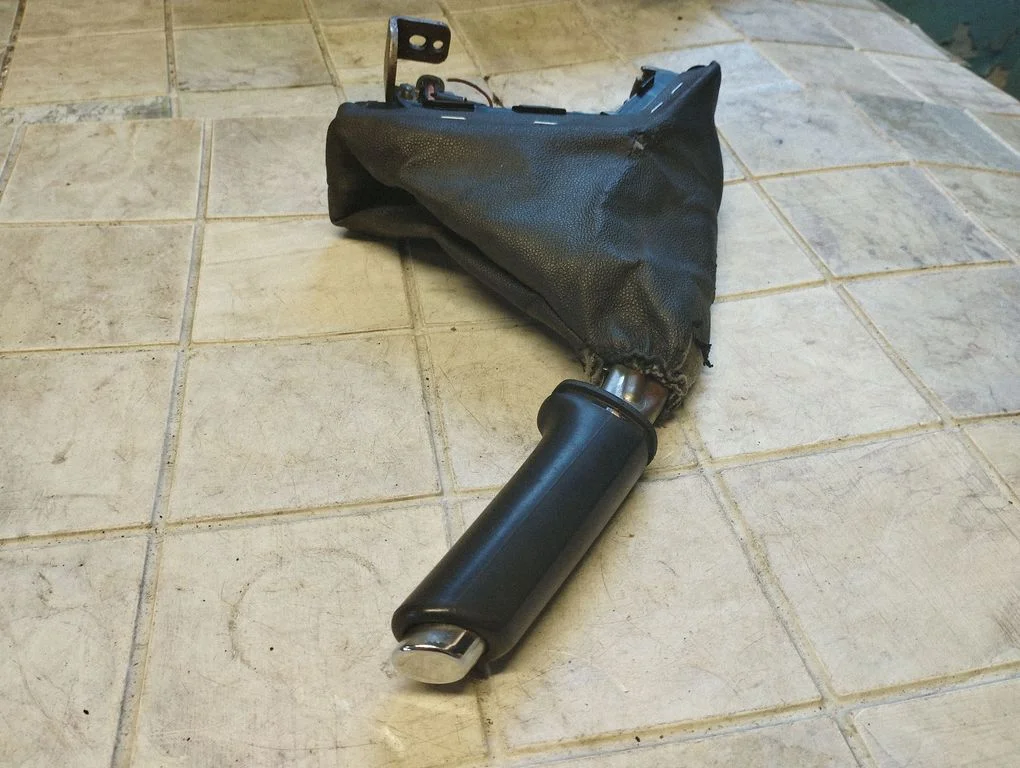 Handbrake/parking brake lever assembly – Opel Astra H (2004-2012)