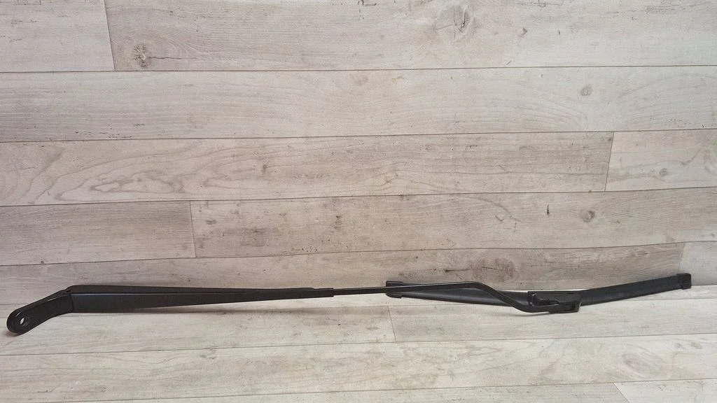 Front wiper blade arm – front right