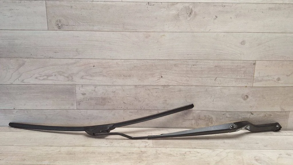 Front wiper blade arm 09185812