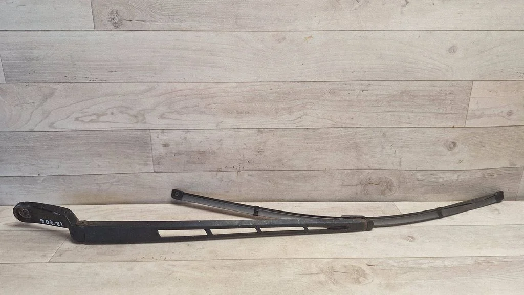 Front wiper blade arm – Audi Q7 4L (2005-2015)