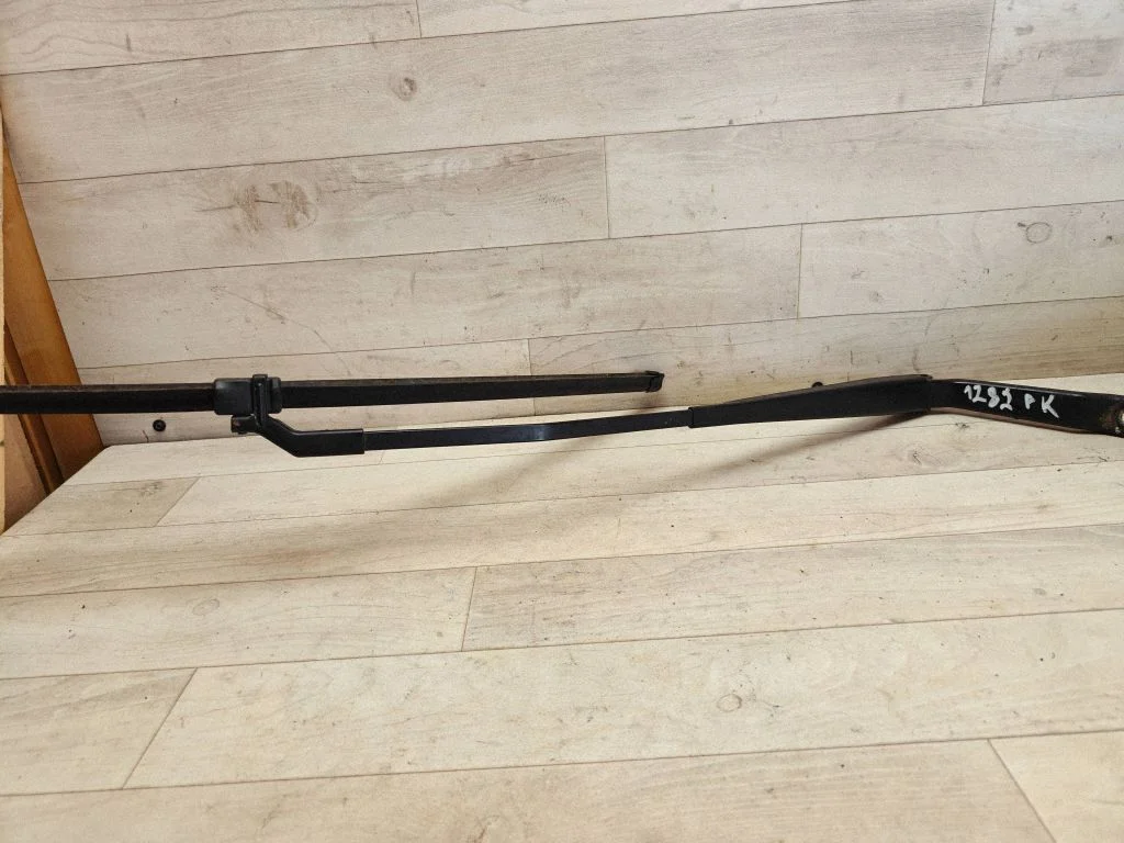Front wiper blade arm 8200014895D