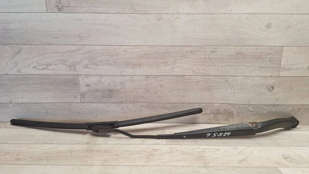 Front wiper blade arm – front left