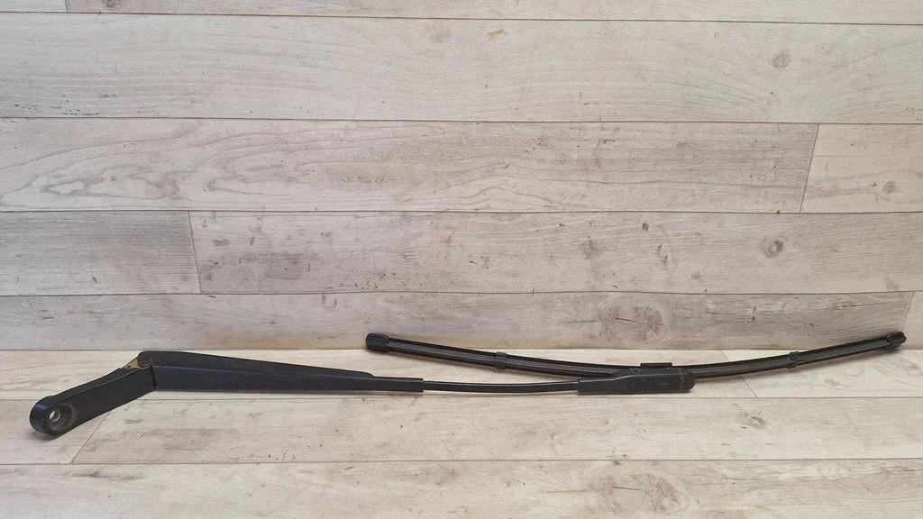 Front wiper blade arm – Opel Zafira B (2005-2014)