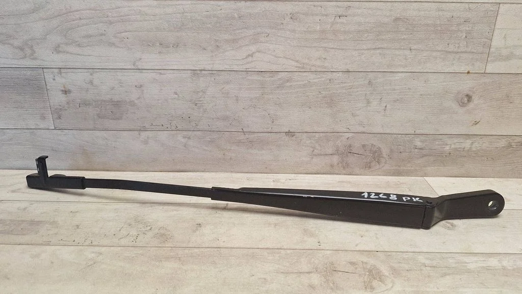 Front wiper blade arm – front left