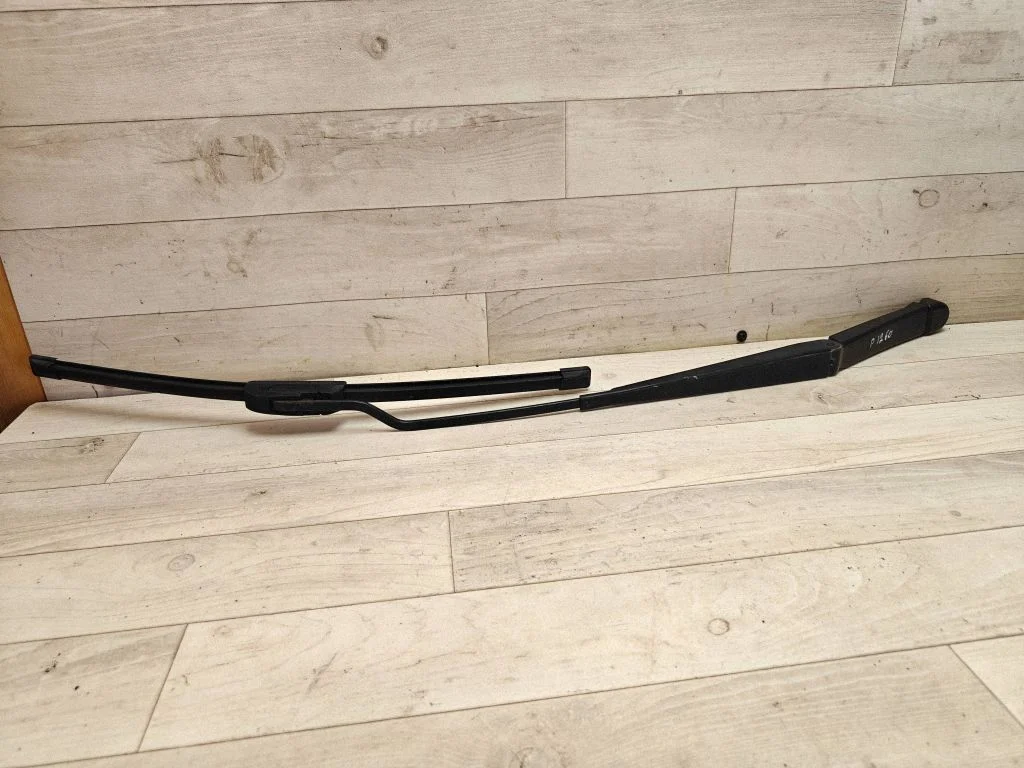 Front wiper blade arm 8693600