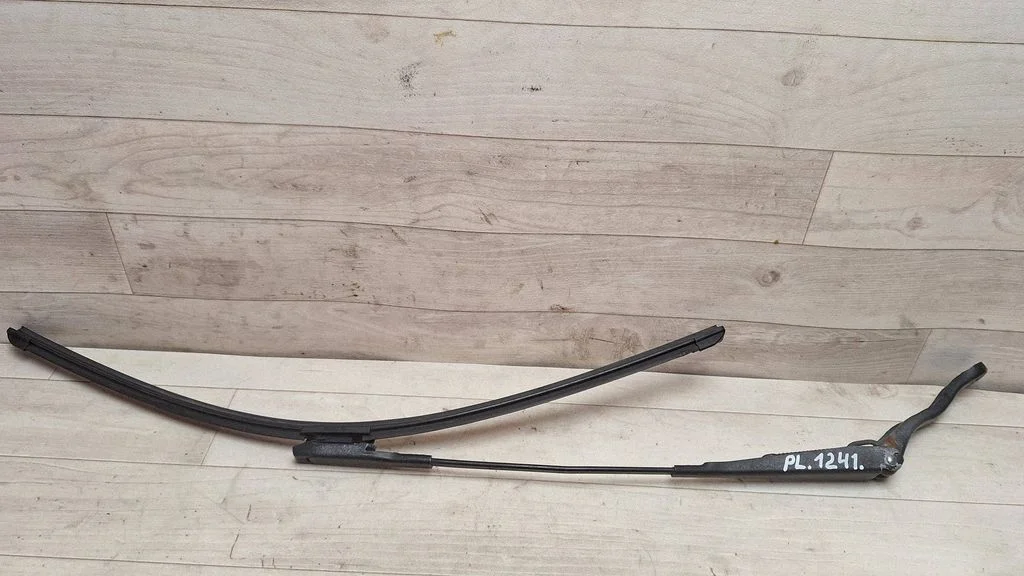 Front wiper blade arm 13284136