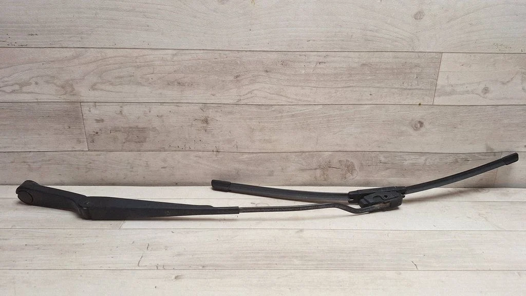 Front wiper blade arm – front left