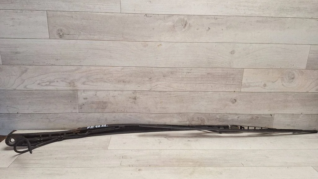 Front wiper blade arm – front right