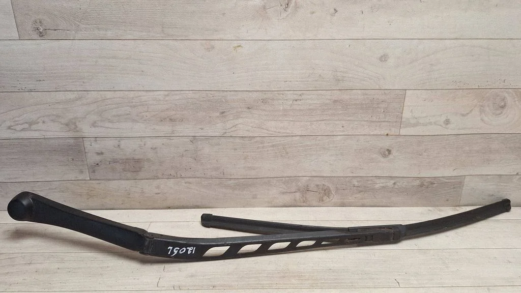 Front wiper blade arm – front left