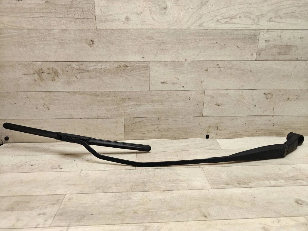 Front wiper blade arm – front left