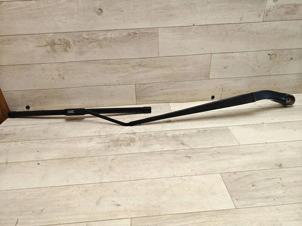 Front wiper blade arm – Opel Insignia A (2008-2017)