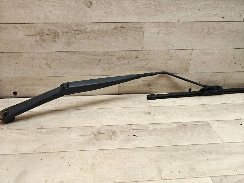 Front wiper blade arm 96910779