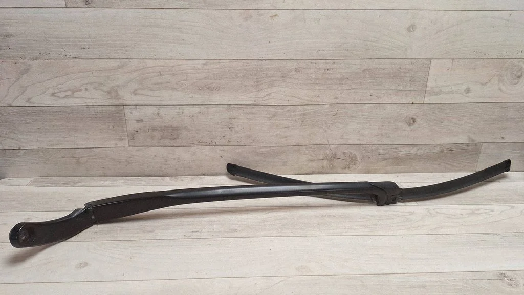 Front wiper blade arm – front left