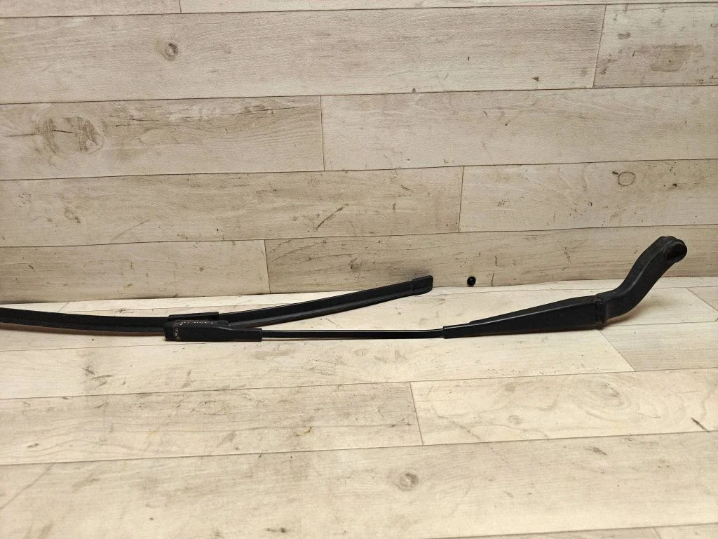 Front wiper blade arm A1698200240