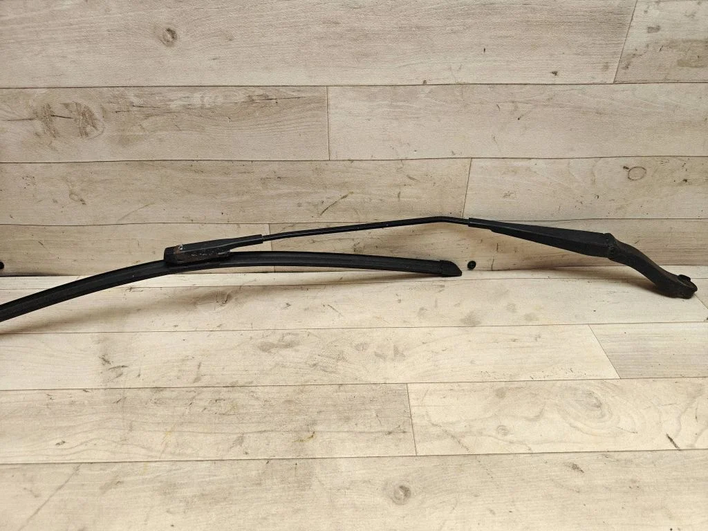 Front wiper blade arm A1698200140
