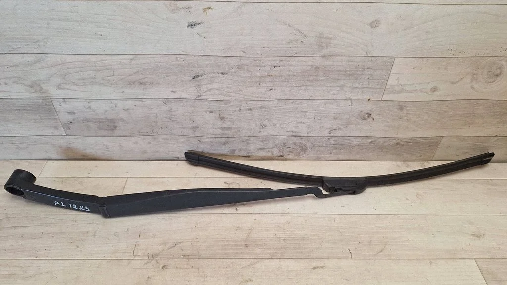 Front wiper blade arm – front left