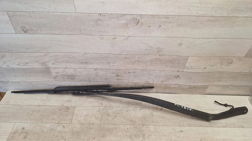 Front wiper blade arm – front left