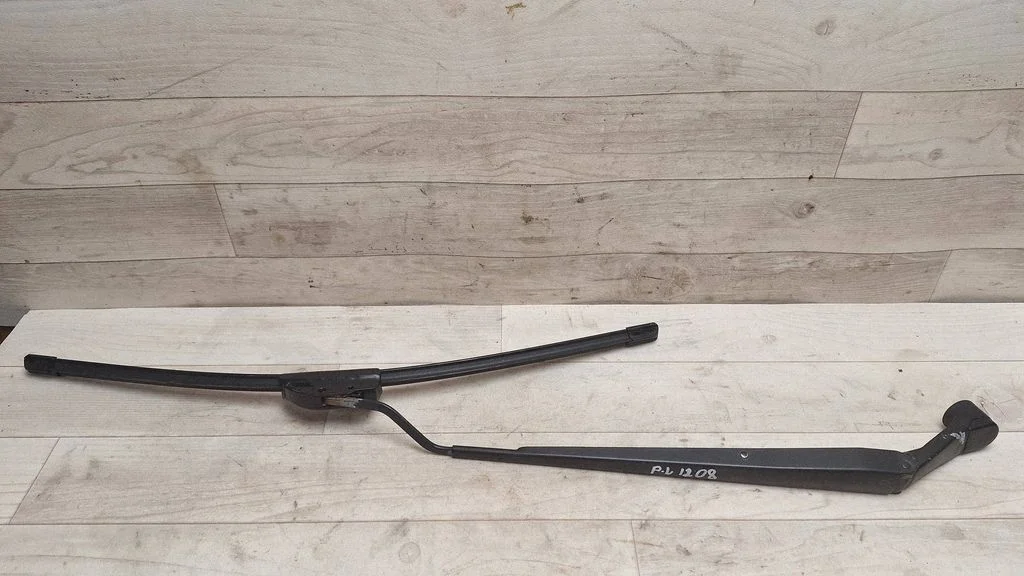 Front wiper blade arm – front left