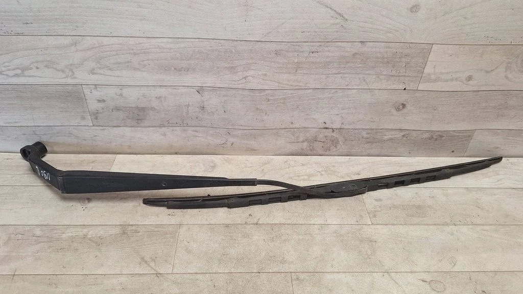 Front wiper blade arm – front left