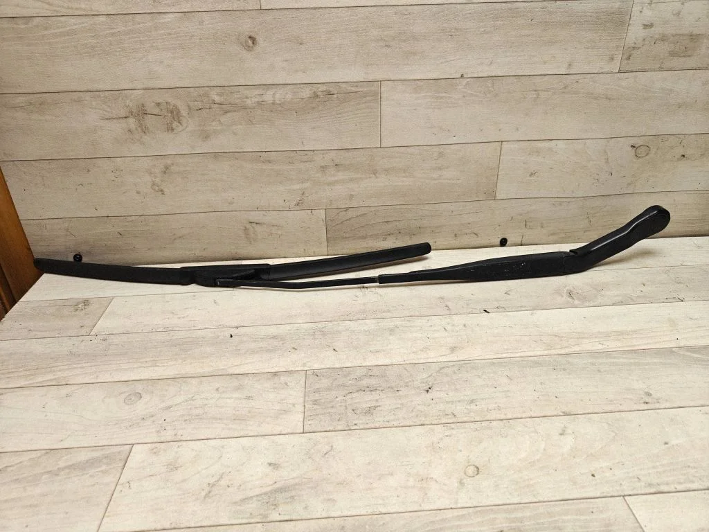 Front wiper blade arm 13140019