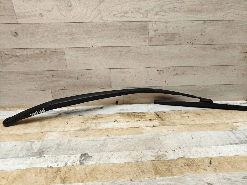 Front wiper blade arm – Honda CR-V (2007-2012)