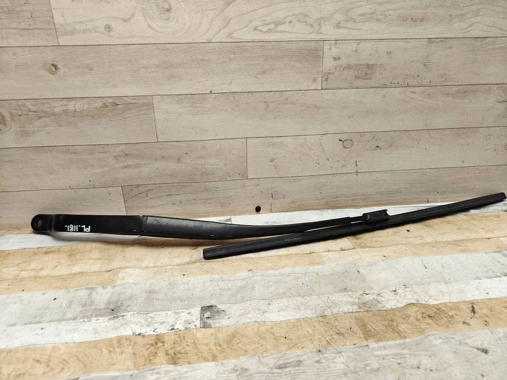 Front wiper blade arm – Honda CR-V (2007-2012)