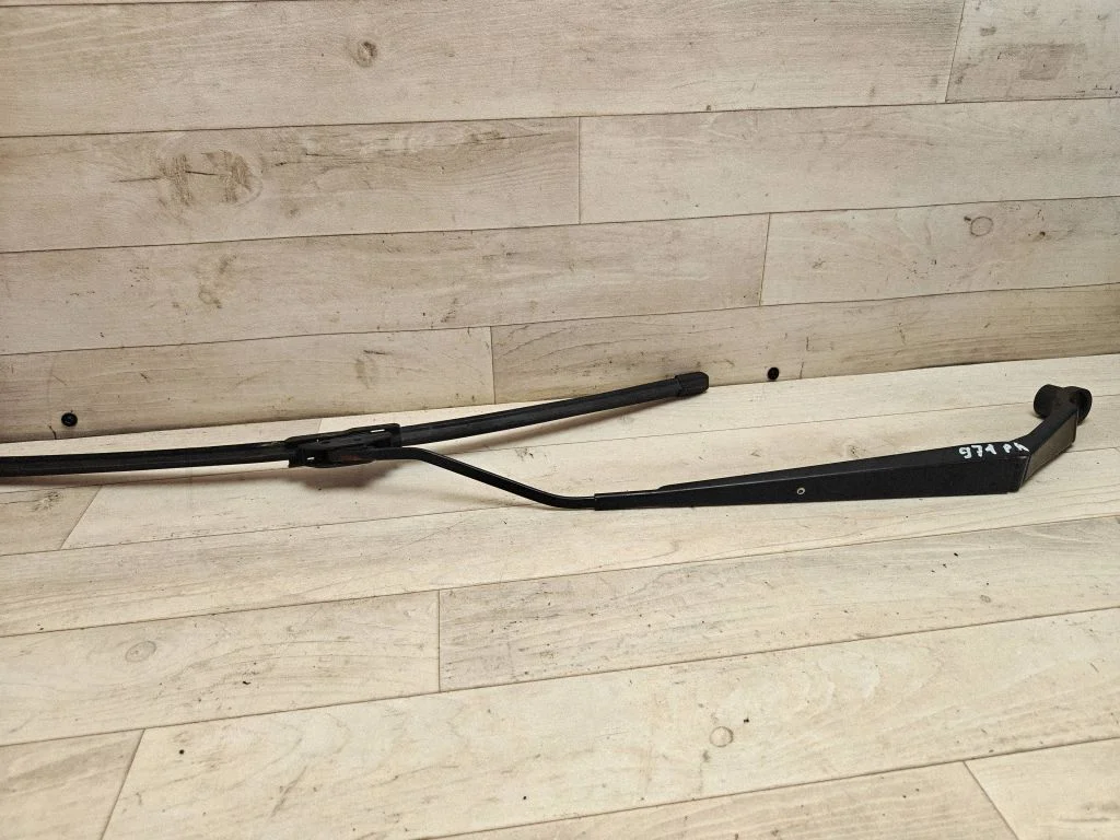 Front wiper blade arm – front left