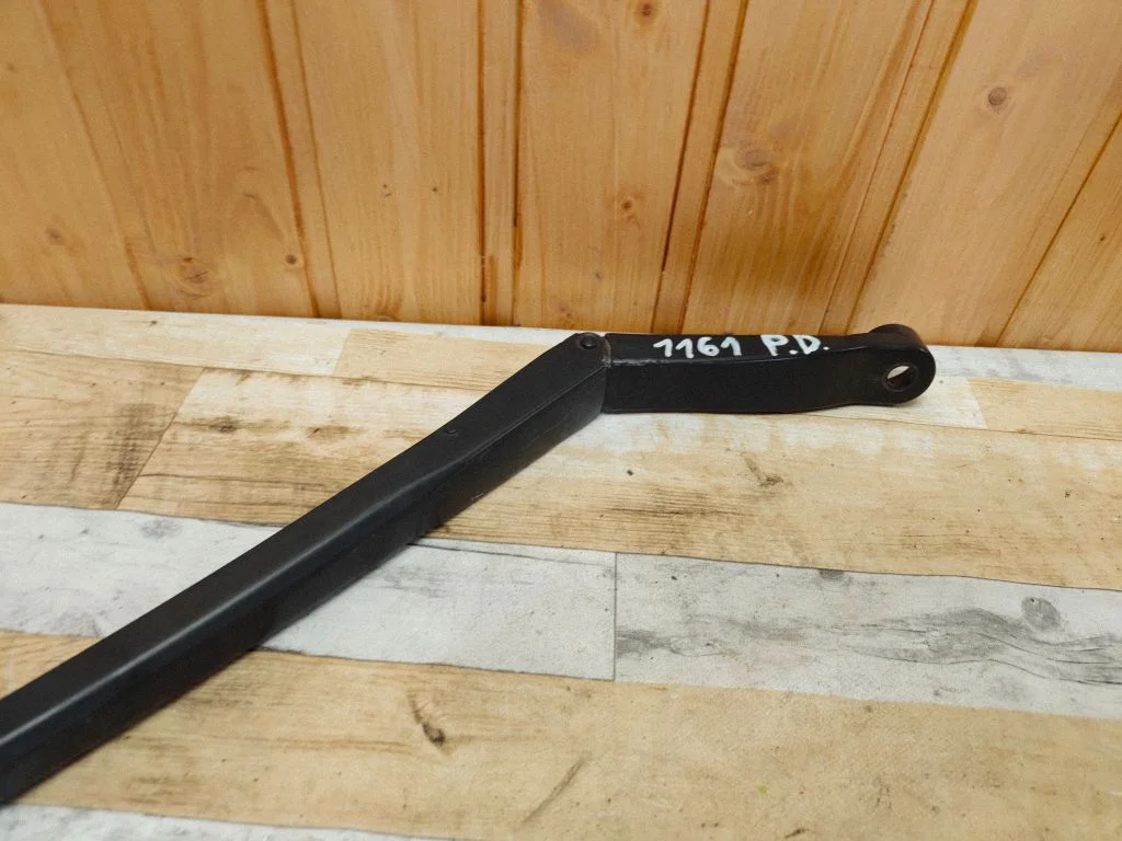 Front wiper blade arm – front right