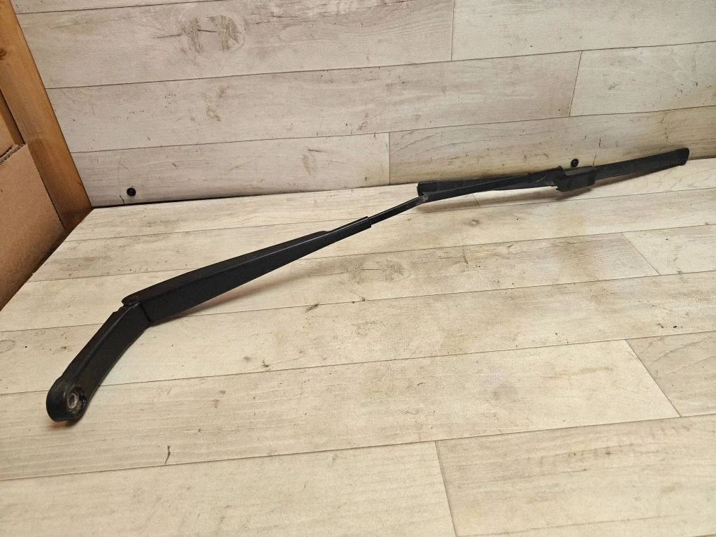 Front wiper blade arm 6J1955410