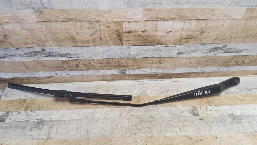 Front wiper blade arm – Volkswagen Jetta V (2005-2010)
