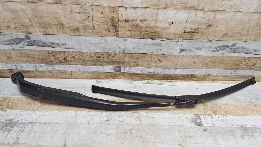 Front wiper blade arm – front left